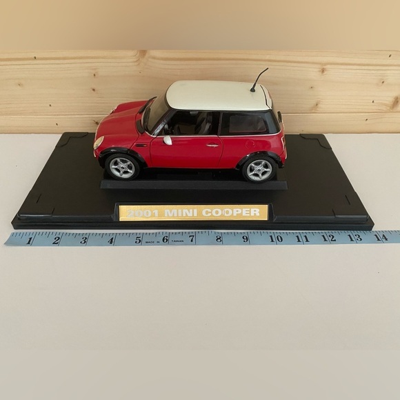 2001 Mini Cooper 1:18 Scale Diecast Model Car Classic Collectible Red Motor Max - Picture 10 of 11